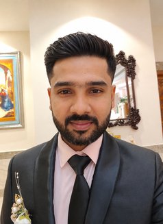 Kevin - Male escort in Colombo Photo 1 of 3