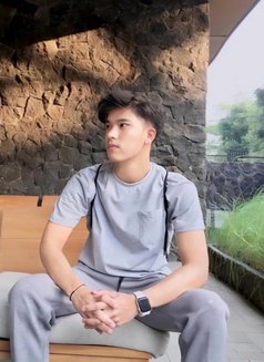Kevin Jonath - Male escort in Jakarta Photo 2 of 5