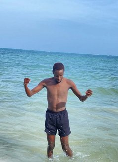 Kevin - Masajista in Mombasa Photo 1 of 4