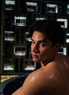 Kevin Magnus - Male companion in Shenzhen Photo 1 of 6