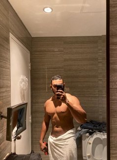 Kevin - Male adult performer in Colombo Photo 3 of 3