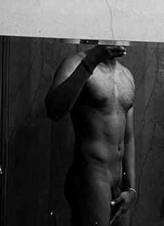 Kevin - Male escort in Colombo Photo 3 of 6