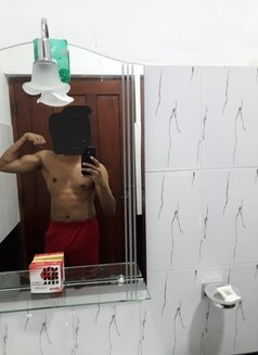Kevin - Tantra massage - Male escort in Colombo Photo 1 of 4