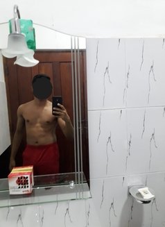 Kevin - Tantra massage - Male escort in Colombo Photo 2 of 4