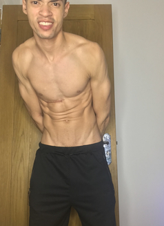 KEVINHXH NOW - Male escort in London Photo 1 of 15