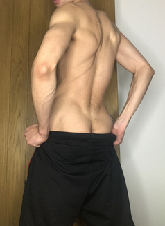KEVINHXH NOW - Male escort in London Photo 2 of 15