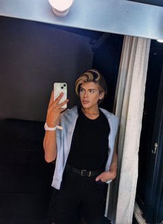 Kevin_XL - Male escort in İstanbul Photo 8 of 13