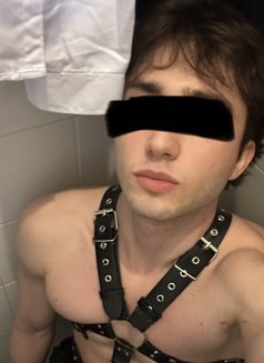 Keyy model - Male escort in Shanghai Photo 2 of 4