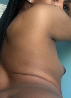 Kezzy hook up/nudes and video call - Acompañantes transexual in Nairobi Photo 6 of 6