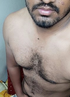 Im independent Male for female - Acompañante masculino in Hyderabad Photo 1 of 2