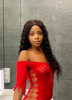 Khadijah - escort in Muscat Photo 2 of 3