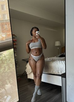 Khadijah - escort in Baku Photo 3 of 5