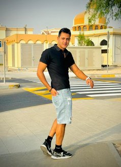 Khaled - masseur in Abu Dhabi Photo 2 of 5