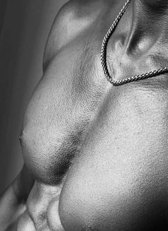 Khalid - Acompañantes masculino in Nairobi Photo 2 of 3