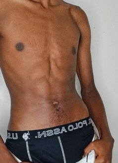 Khalid - Male escort in Nairobi Photo 3 of 7