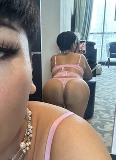 Khalifa - Transsexual escort in Doha Photo 3 of 4