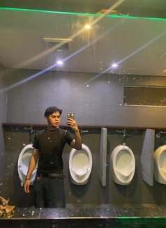 Khalil - Male escort in Makati City Photo 4 of 4
