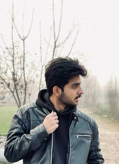 Khan - Male escort in Karāchi Photo 1 of 1