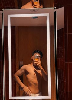 Khan - Male escort in İstanbul Photo 1 of 6