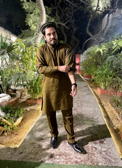 Khan96 - Acompañantes masculino in Karāchi Photo 1 of 1