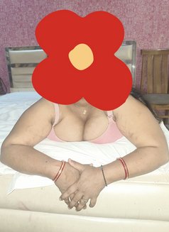 MUSLIM HOUSE WIFE BIG BOOBS CAM /MEET - puta in New Delhi Photo 5 of 14