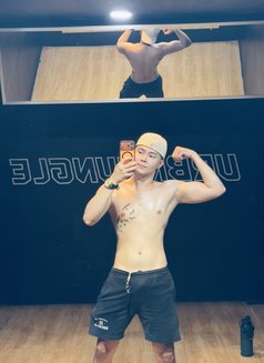 Khel Santiago - Acompañantes masculino in Manila Photo 2 of 5