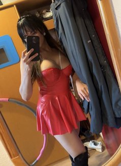 Khim - Transsexual escort in Geneva Photo 2 of 8