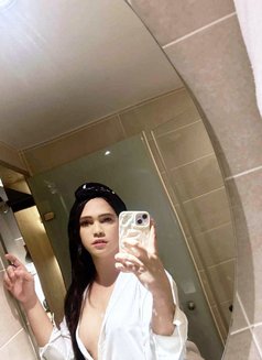 Khimmy - Transsexual escort in Singapore Photo 2 of 6