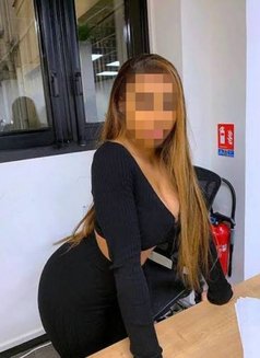 Khloé - puta in Abidjan Photo 2 of 4