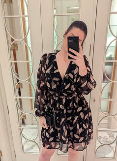 KHLOÉ ROY - escort in Mauritius Photo 3 of 11