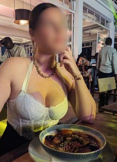 KHLOÉ ROY - puta in Mumbai Photo 14 of 14
