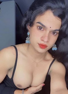 Khushi am new shemale - Transsexual escort in Hyderabad Photo 3 of 5