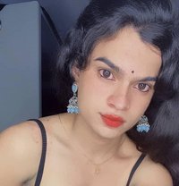 Khushi am new shemale - Transsexual escort in Hyderabad Photo 3 of 5