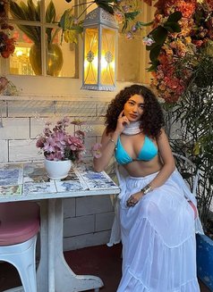 Khushi - escort in Manila Photo 2 of 3