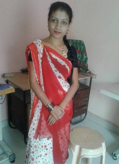 Khushi - escort in Mumbai Photo 1 of 3