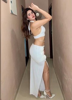 Khushi - escort in Mumbai Photo 1 of 6