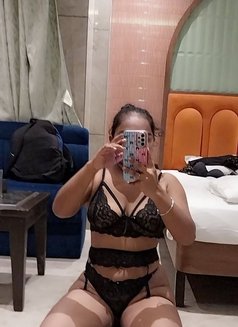 Khushi - escort in Mumbai Photo 5 of 7