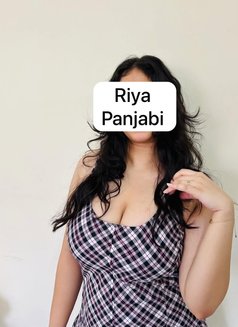 Khushi available right now - escort in Bangalore Photo 3 of 7