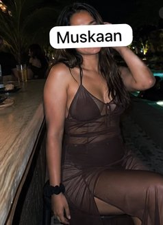Khushi available right now - escort in Bangalore Photo 4 of 7