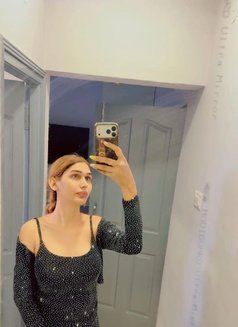Khushi S - Transsexual escort in Mumbai Photo 1 of 4