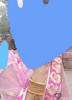 Khushi Sharma - puta in Hyderabad Photo 2 of 3
