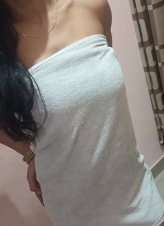 Khushi Slim Figure Female Escort - puta in New Delhi Photo 1 of 5