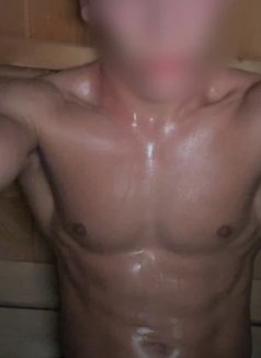 Kian - Acompañantes masculino in Dubai Photo 9 of 13