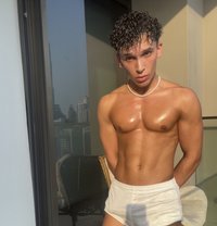 Kian - Male escort in Dubai Photo 1 of 13