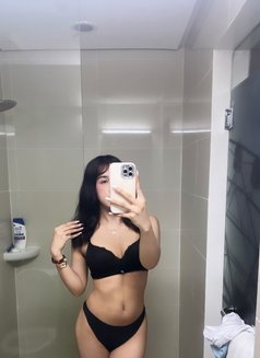 Kianna Cruz - Transsexual escort in Manila Photo 4 of 5