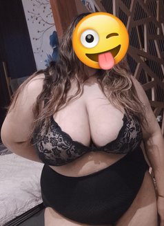 Kiara - escort in New Delhi Photo 1 of 6