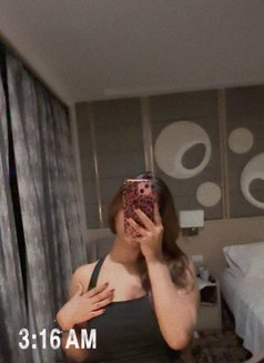 Kiara - escort in New Delhi Photo 6 of 6