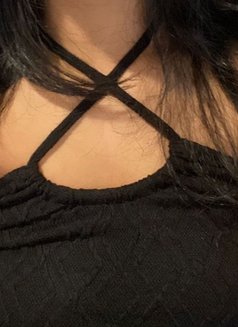 Kiara - escort in Singapore Photo 2 of 4