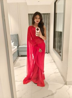 Kiara Srivastava - puta in Mumbai Photo 6 of 10