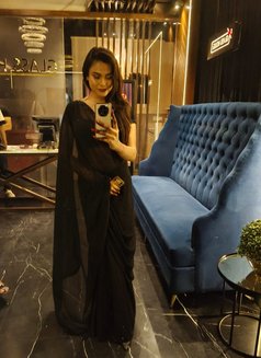 Kiara Srivastava - puta in Mumbai Photo 9 of 10